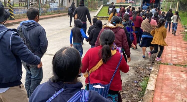 Familias desplazadas por violencia en Chiapas regresan a sus hogares