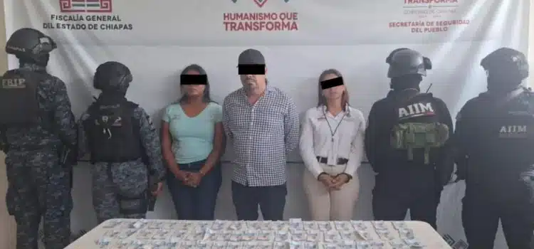 Detienen por extorsión a tres funcionarios de Protección Civil de Chiapas Detienen por extorsión a tres funcionarios de Protección Civil de Chiapas