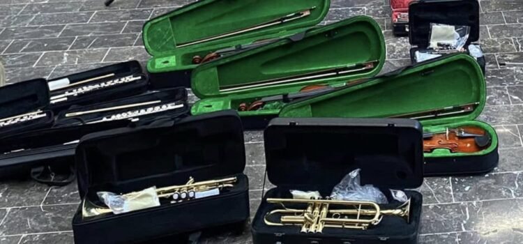 Aduana libera instrumentos donados por Suiza para niños de escasos recursos en Chiapas