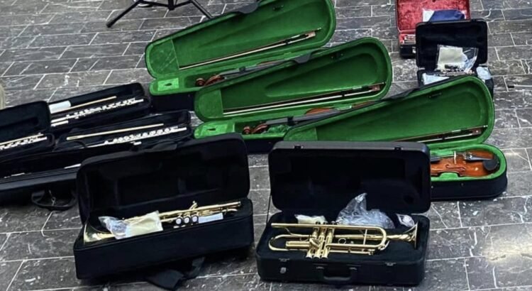 Aduana libera instrumentos donados por Suiza para niños de escasos recursos en Chiapas