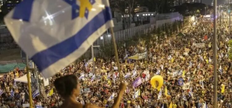 Marchan miles en Tel Aviv para exigir fin a la guerra en Gaza Marchan miles en Tel Aviv para exigir fin a la guerra en Gaza