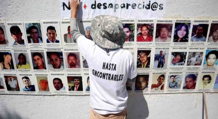 Familiares de desaparecidos protestan durante desfiles militares en Guerrero, Chiapas y Ciudad de México