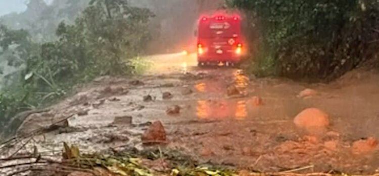Lluvias intensas provocan afectaciones en 17 municipios de Chiapas; más de 350 mil personas sin luz