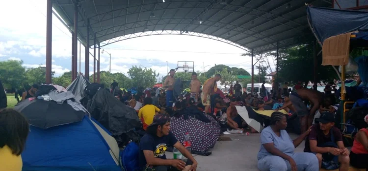 Presunto caso de gusano barrenador en integrante de caravana migrante en Chiapas