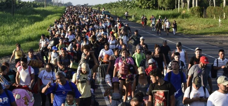 Migrantes cubanos avanzan en pequeños grupos por Chiapas tras colapso de una nueva caravana Migrantes cubanos avanzan en pequeños grupos por Chiapas tras colapso de una nueva caravana