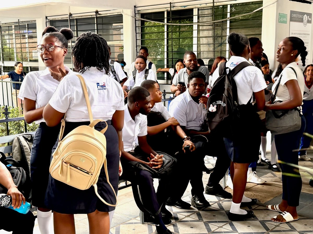 Estudiantes migrantes reanudan sus estudios de preparatoria en Chiapas