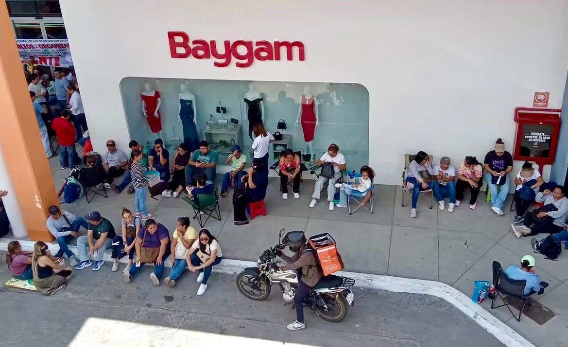 CNTE mantiene jornada de protestas y bloquea accesos a plazas comerciales en Chiapas
